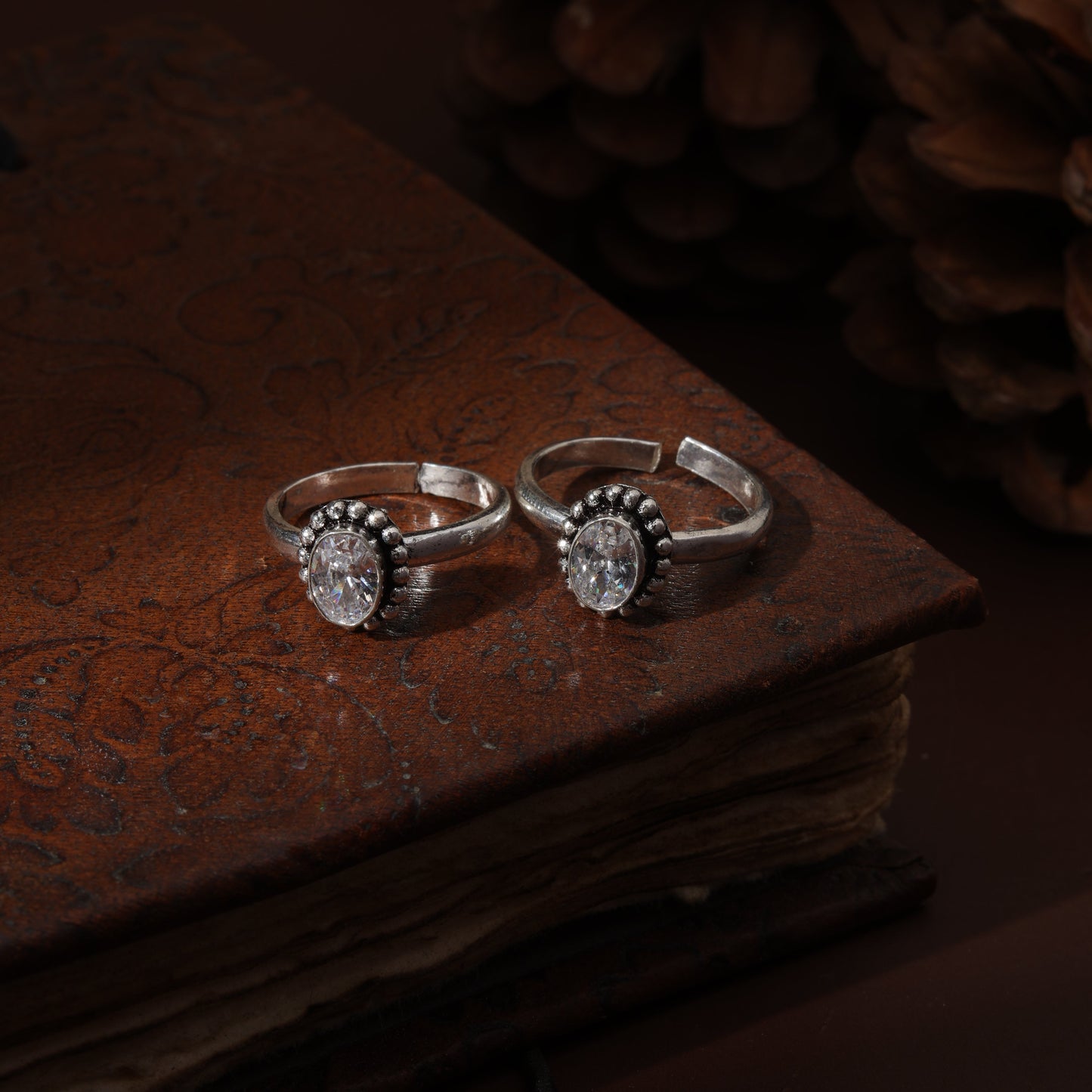 Sterling Silver White Kundan Oval Toe Ring