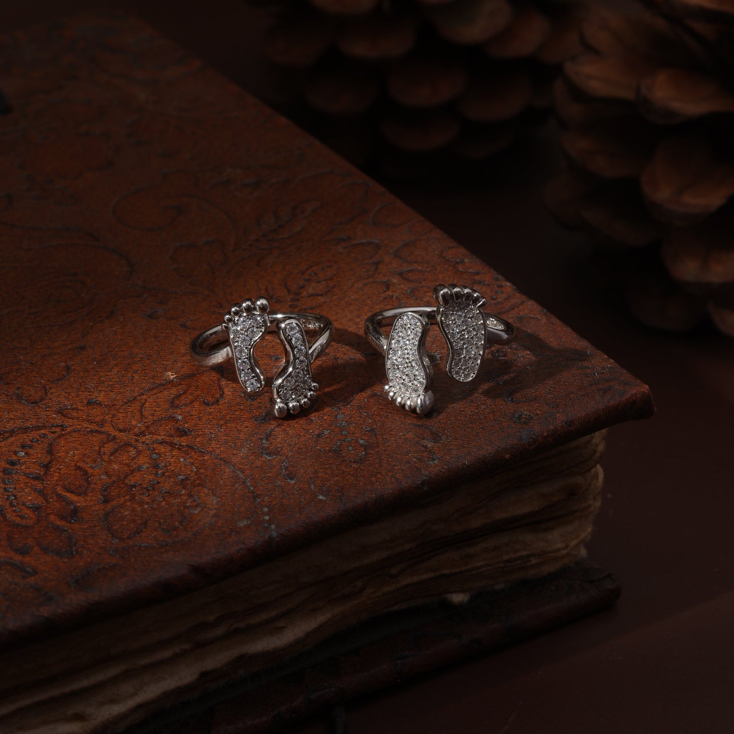 Sterling Silver Front Open Feet motif Toe Ring