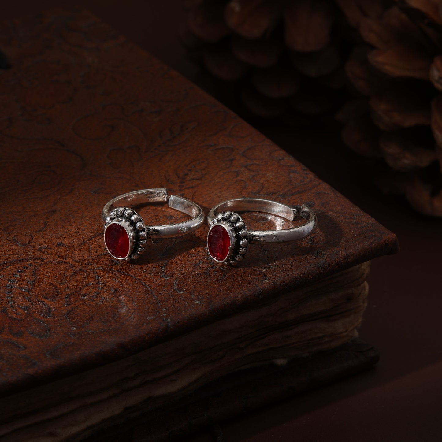 Sterling Silver Red Kundan Oval Toe Ring